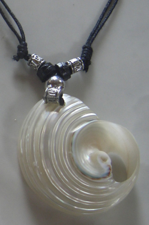 Green Turbo Cut Polish Necklace