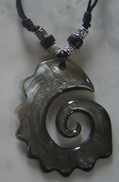 Carving Shell Black Mop For Necklace