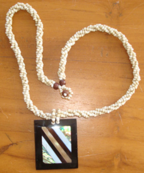 Shell Necklace Squere