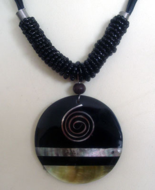 black mop shell necklace with bead