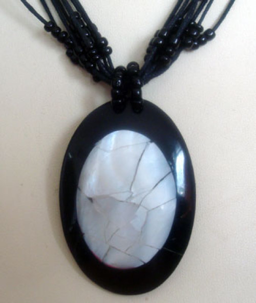 kupang shell necklace with bead