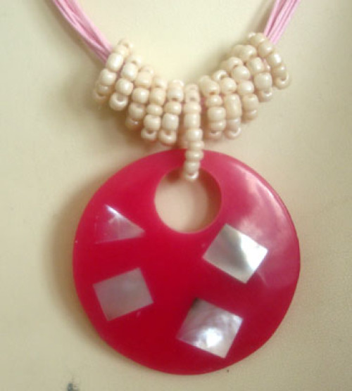 mop shell necklace with bead