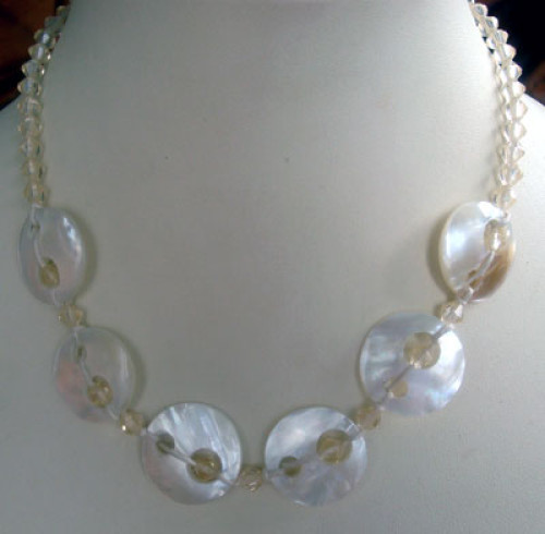 white mop shell necklace with bead