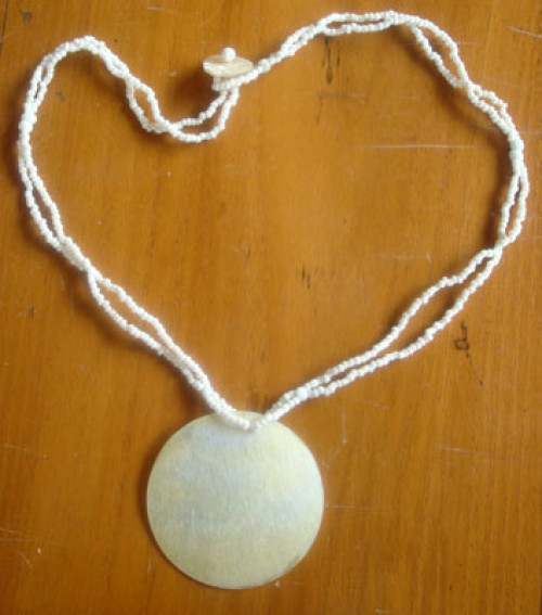 yellow mop shell necklace with bead