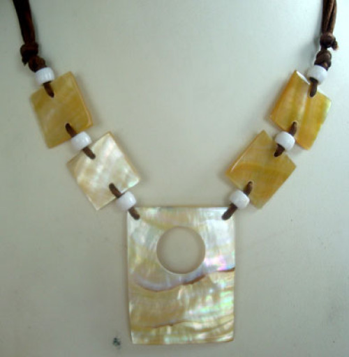 yellow mop shell necklace with bead