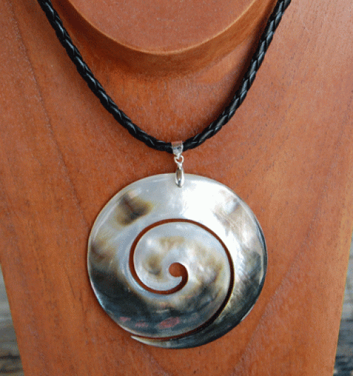 baygon black shell cut necklace