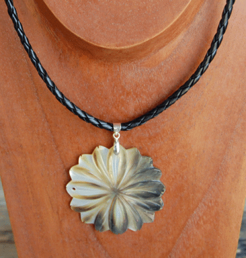 carving shell necklace